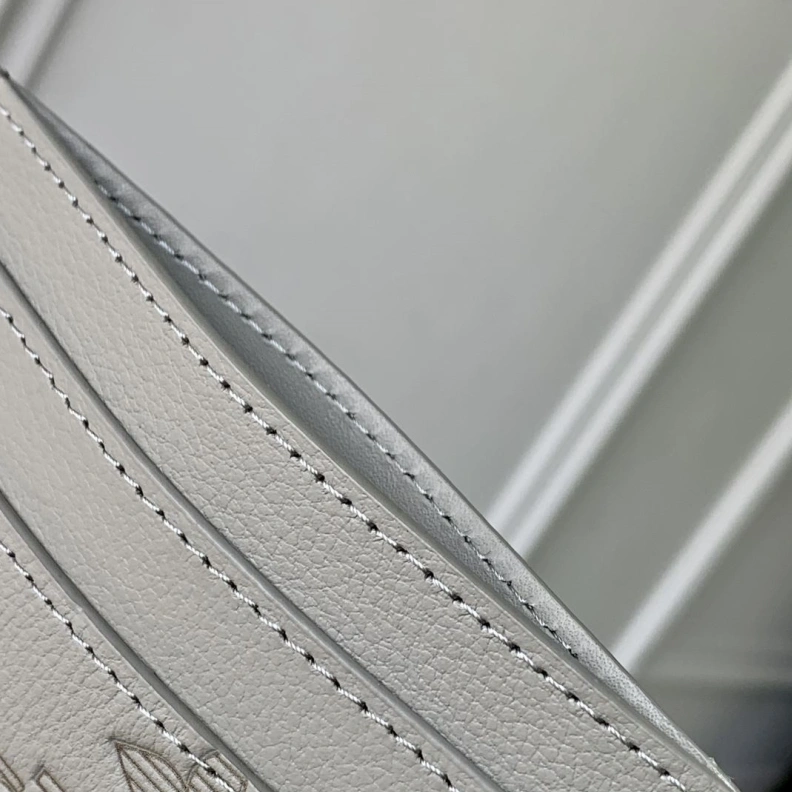 Practical LX Wallets 735