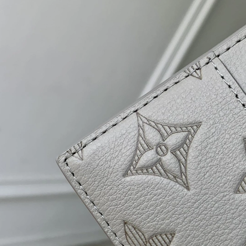Practical LX Wallets 735