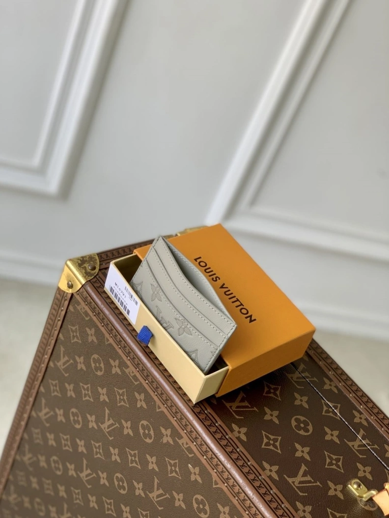 Practical LX Wallets 735