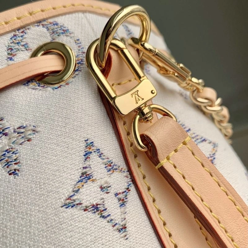 Trendsetting LX Bucket Bags 5767