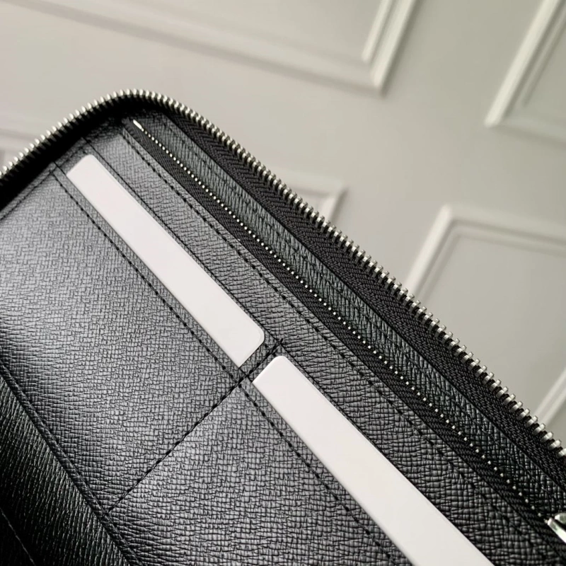 Versatile LX Wallets 4260