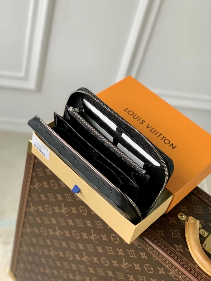 DailyWear LX Wallets 4246