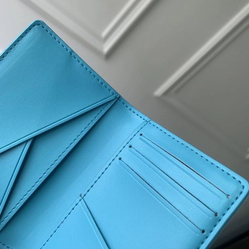 Versatile LX Wallets 4165