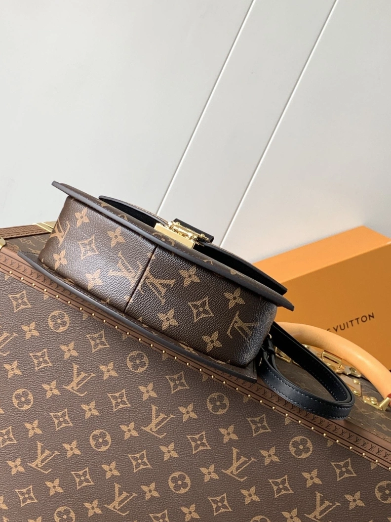 Fashionable LX Top Handle Bags 18450