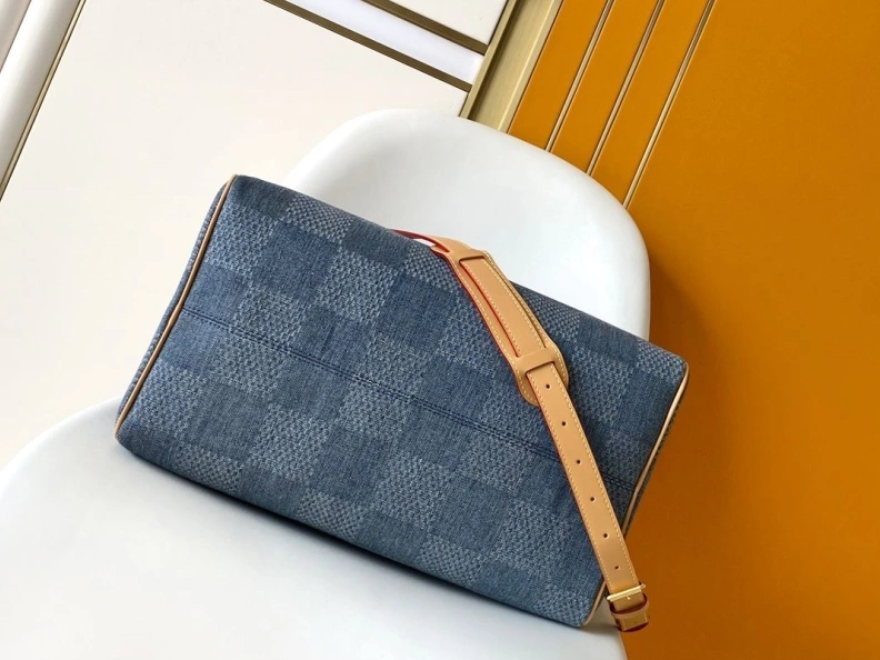 Minimalist LX Travel Bags 18398