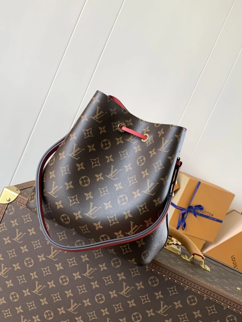 Refined LX Bucket Bags 13215