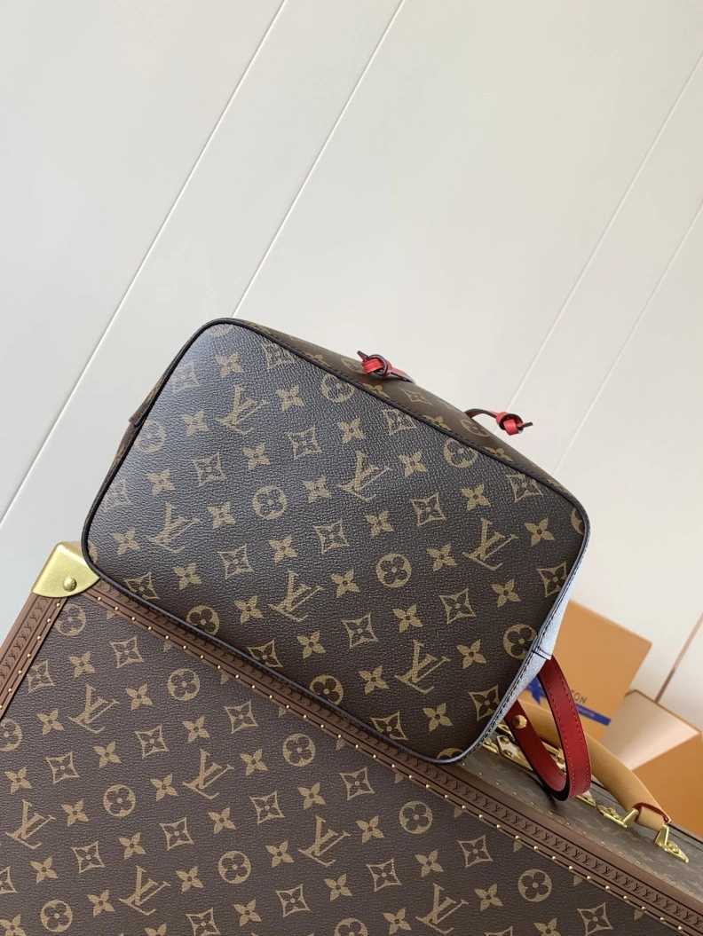 Refined LX Bucket Bags 13215