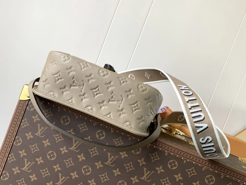 Efficient LX Satchel Bags 12947