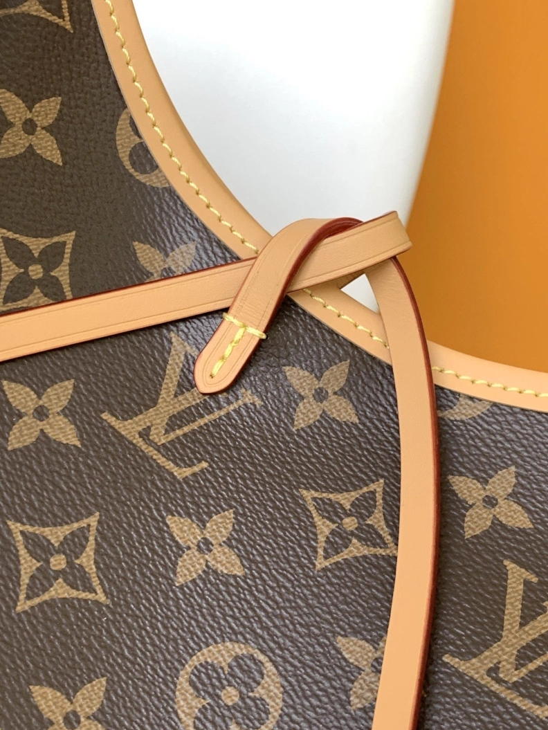 Trendsetting LX Top Handle Bags 12600