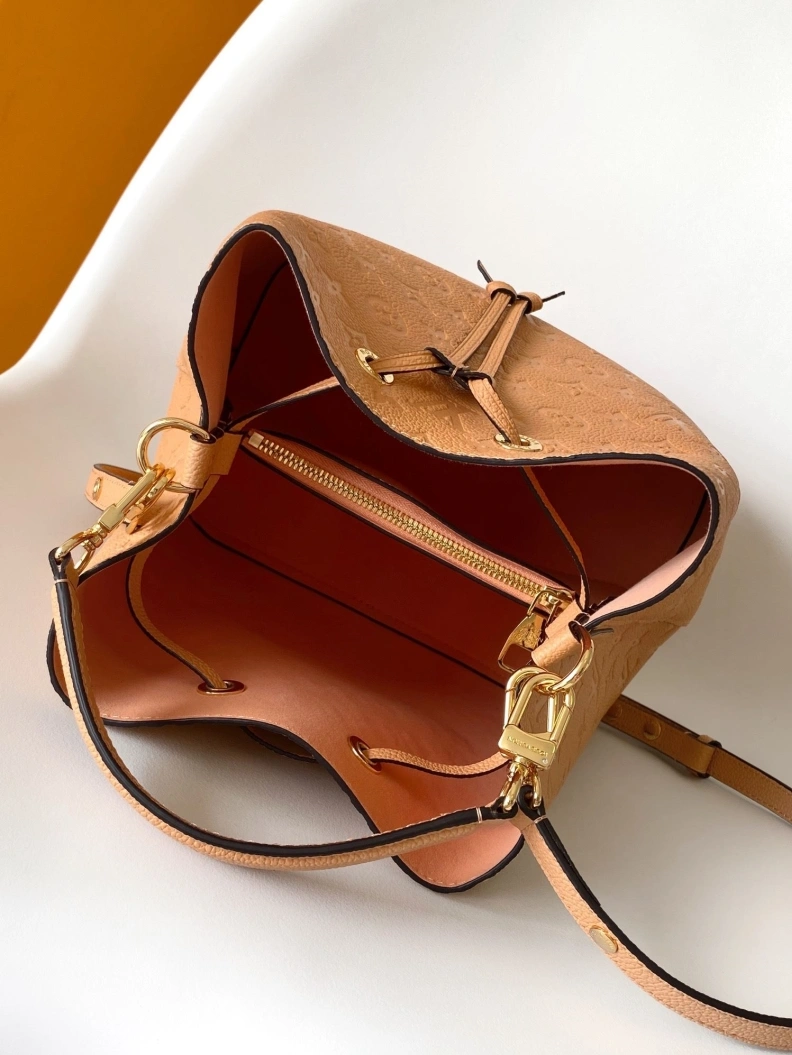 Classic LX Bucket Bags 13197