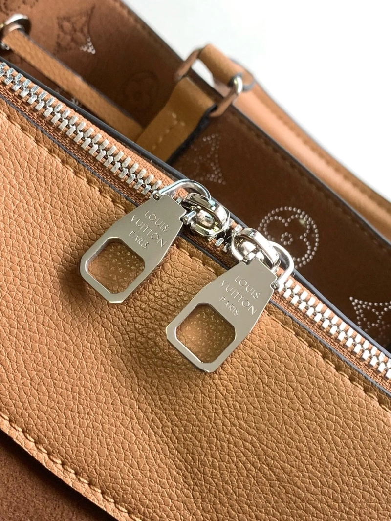 Compact LX Bucket Bags 21726