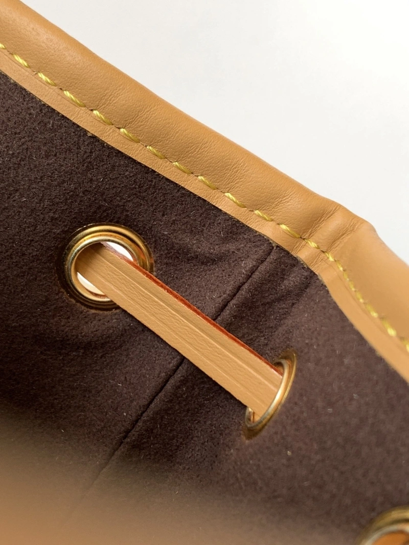 Sleek LX Bucket Bags 19626