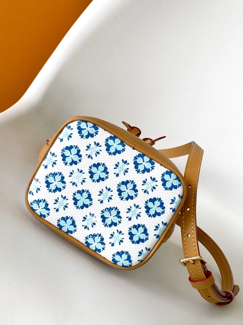 Compact LX Bucket Bags 19603