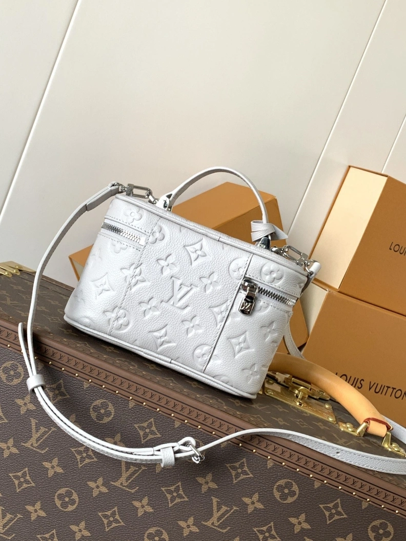 LX Cosmetic Bags Compact 7379