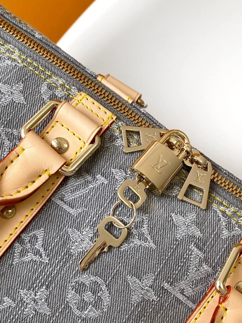 Trendsetting LX Travel Bags 6787