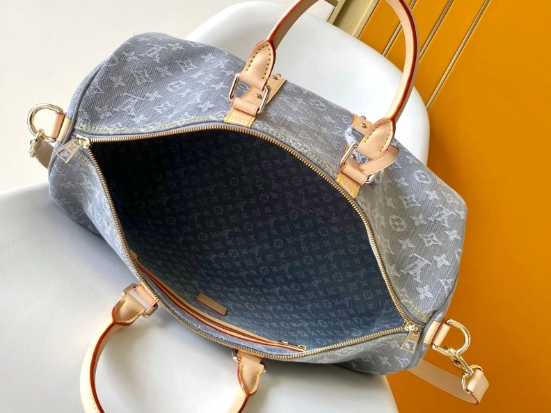 Trendsetting LX Travel Bags 6787
