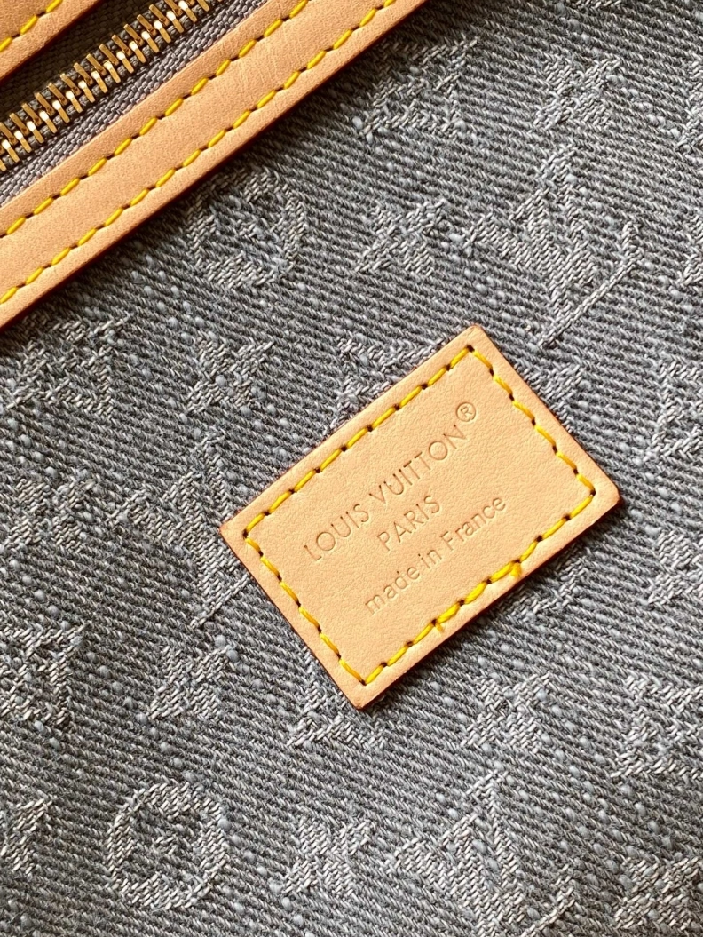 Trendsetting LX Travel Bags 6787