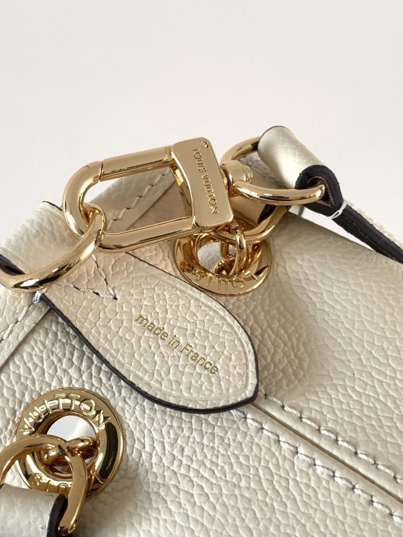 LX Top Handle Bags Sophisticated 6882