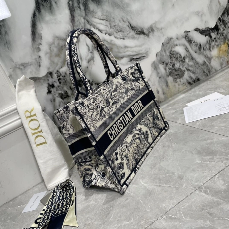 Versatile Dxxr Shopping Bags 62505