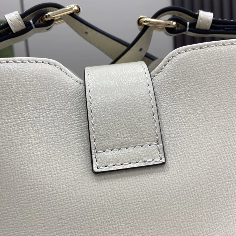 Gxccx Bucket Bags Sleek 48916