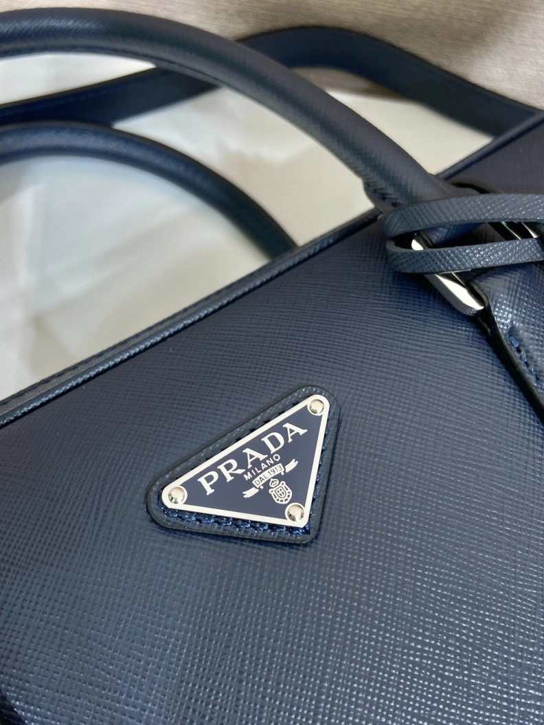 Durable Prxdx Briefcase 54571