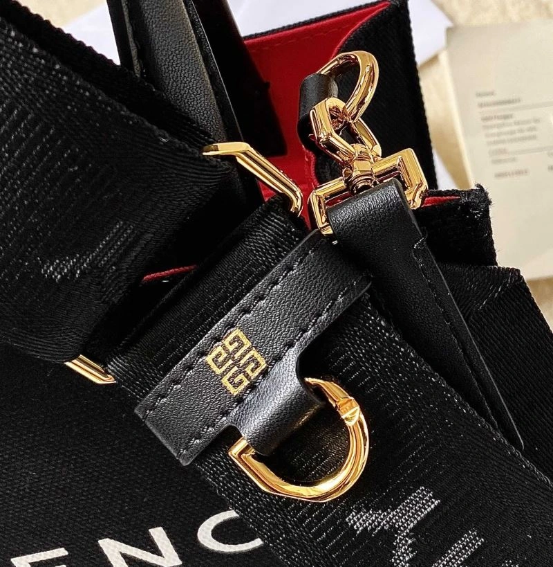 Bold Gxvxnchy Handle Bags 87371