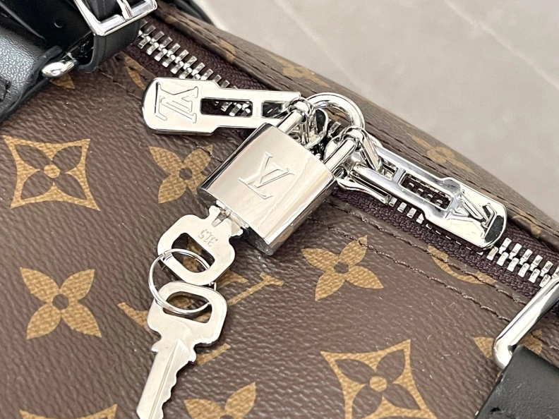 Fashionable LX Travel Bags 18326