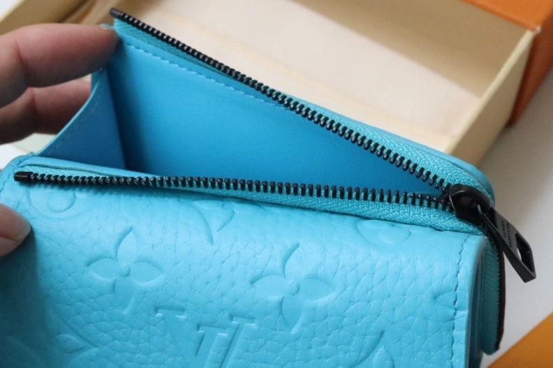 Sophisticated LX Wallets 18276