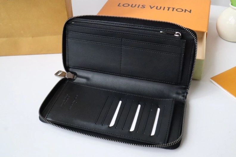 Trendsetting LX Wallets 18280