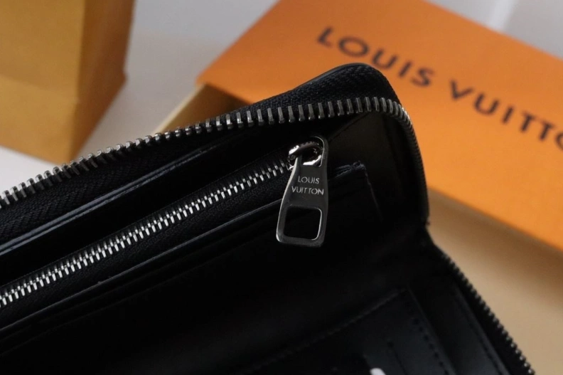 Trendsetting LX Wallets 18280