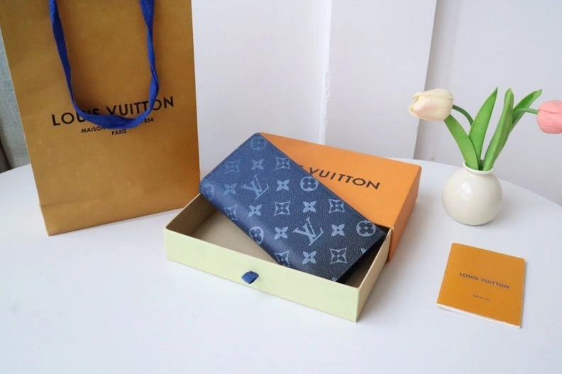 Practical LX Wallets 18263
