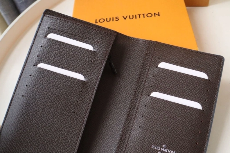 Versatile LX Wallets 18267
