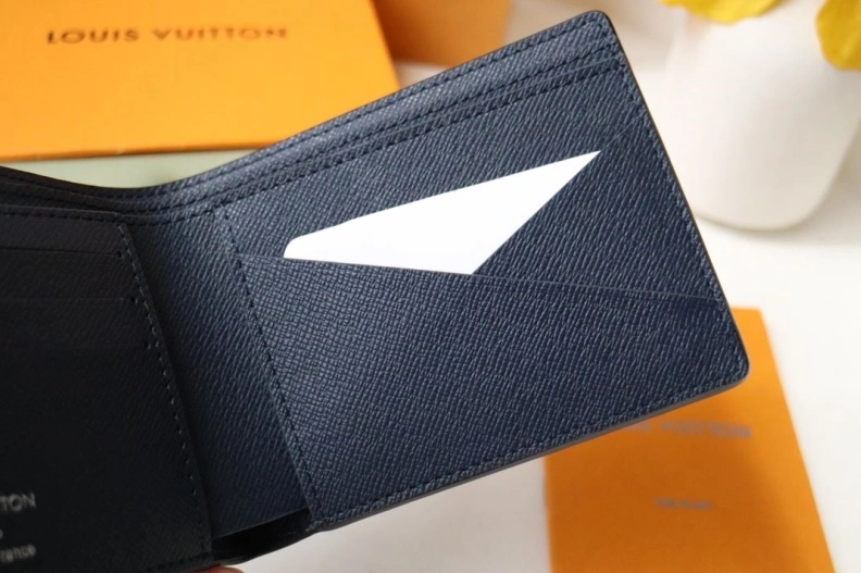 Lightweight LX Wallets 18212