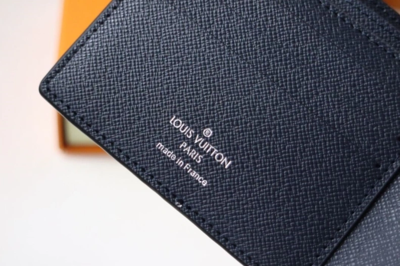 Lightweight LX Wallets 18212
