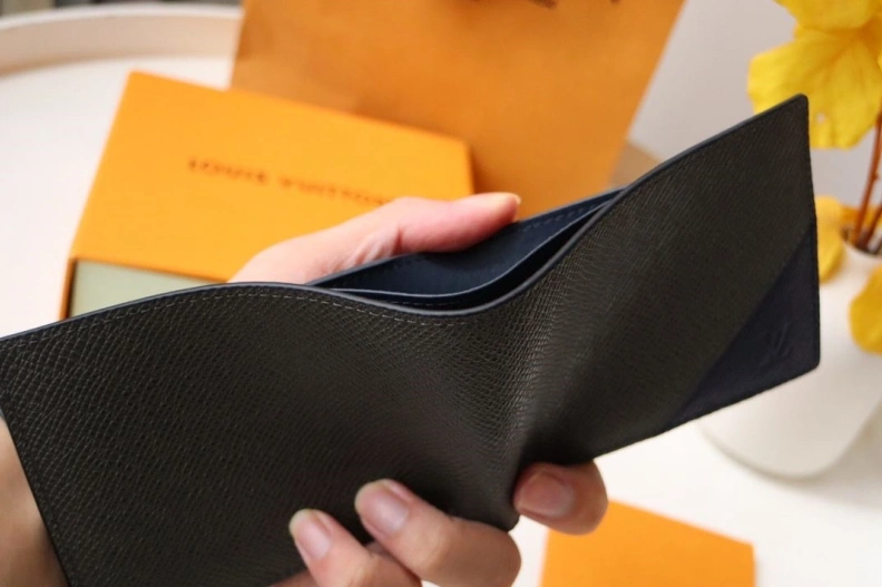 Lightweight LX Wallets 18212