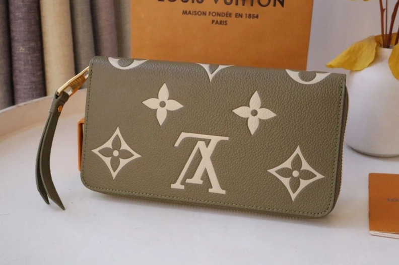 Versatile LX Wallets 18231