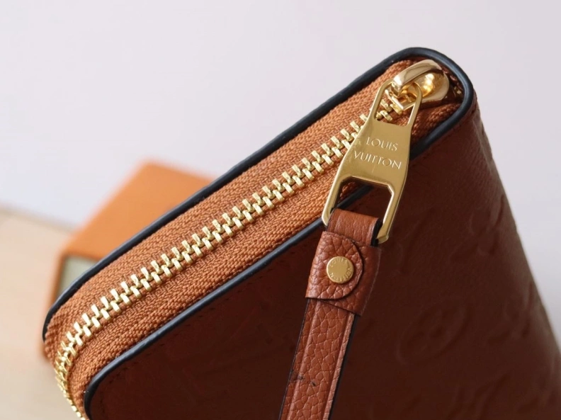 Breathable LX Wallets 18208