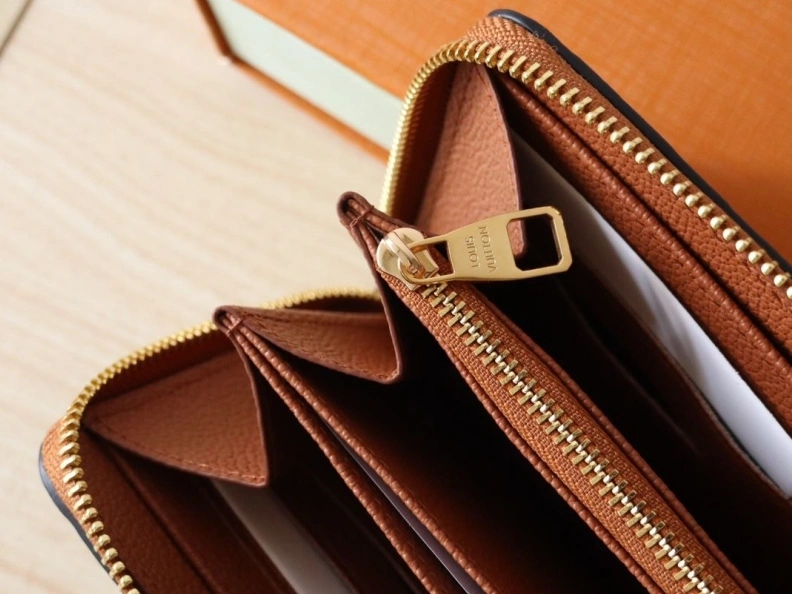 Breathable LX Wallets 18208