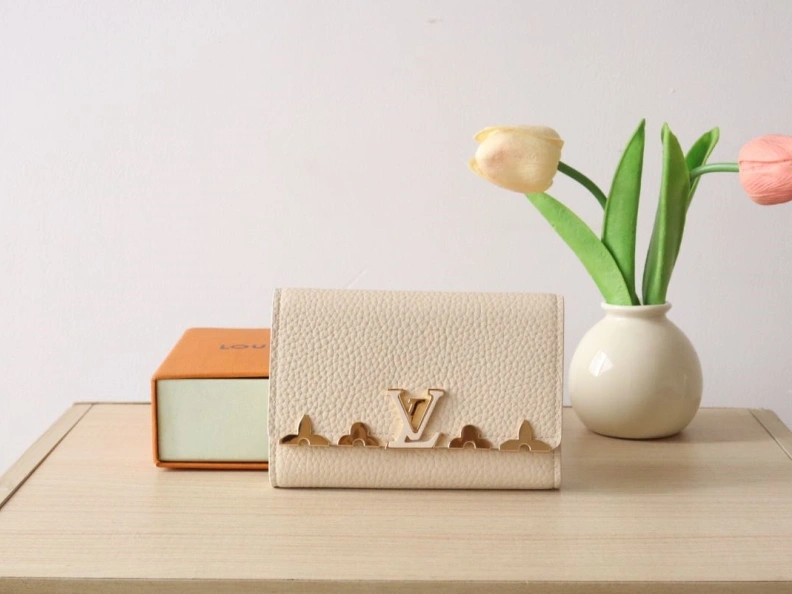 Versatile LX Wallets 18200