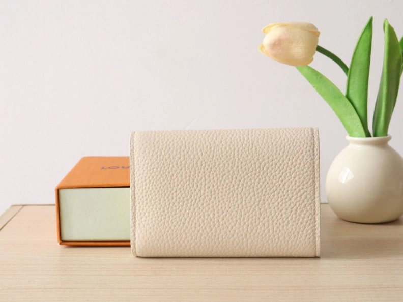 Versatile LX Wallets 18200