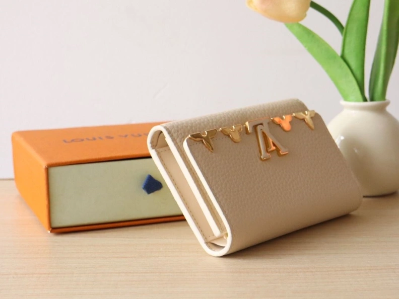 Versatile LX Wallets 18200