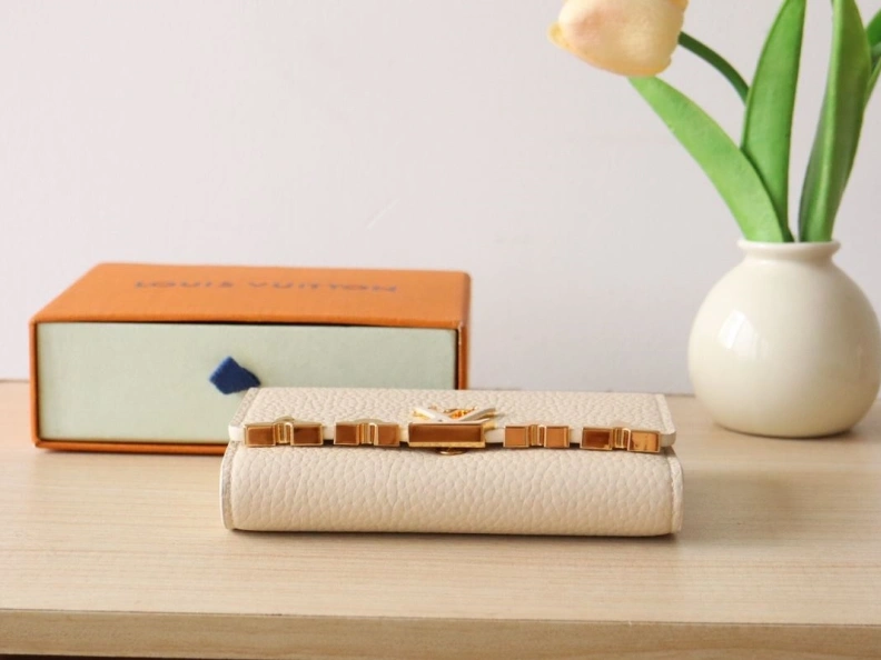 Versatile LX Wallets 18200