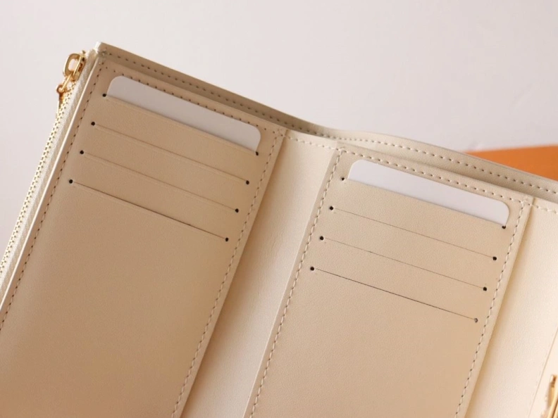 Versatile LX Wallets 18200
