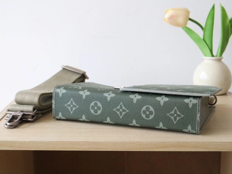 LX Clutch Bags Comfortable 16070
