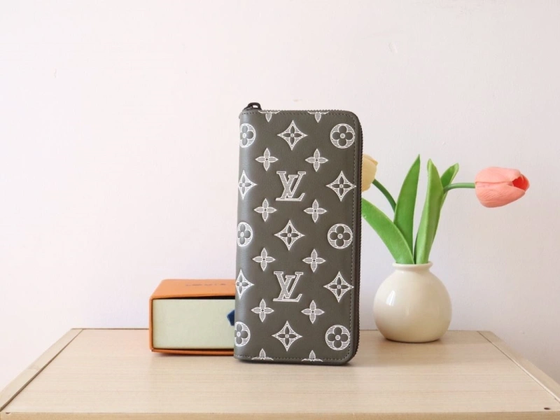 Affordable LX Wallets 15974