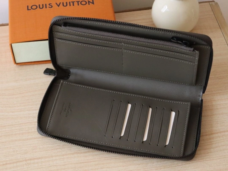 Affordable LX Wallets 15974