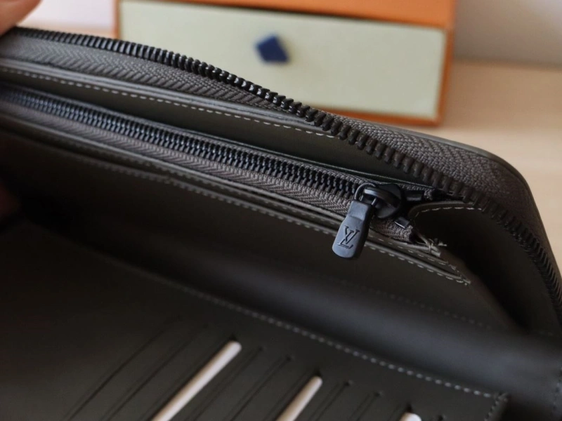 Affordable LX Wallets 15974