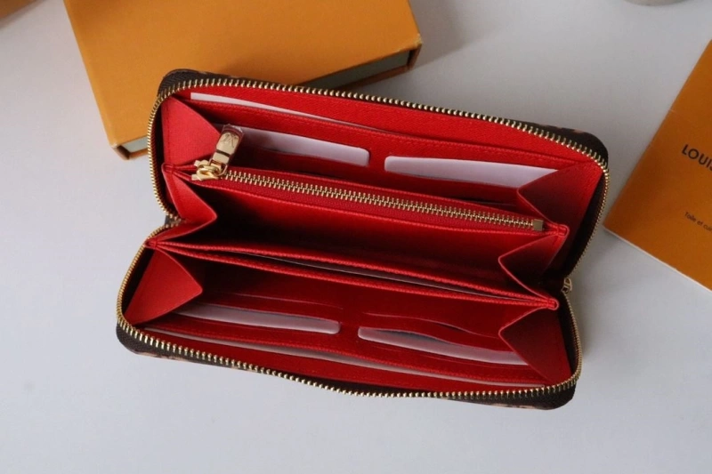 Trendsetting LX Wallets 15962