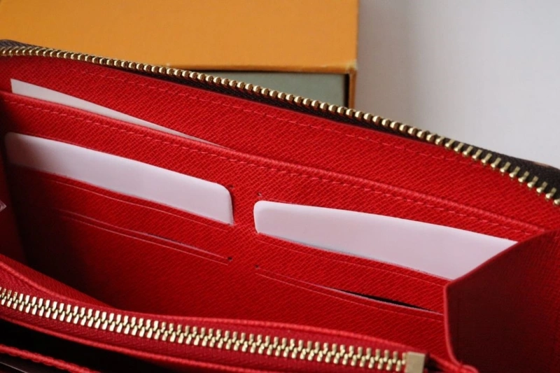 Trendsetting LX Wallets 15962