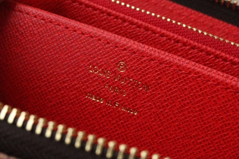 Trendsetting LX Wallets 15962